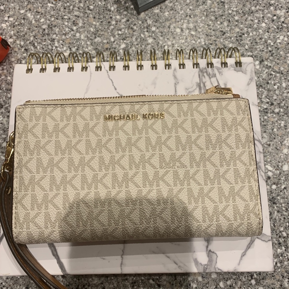 Michael Kors Vanilla Logo Wallet
